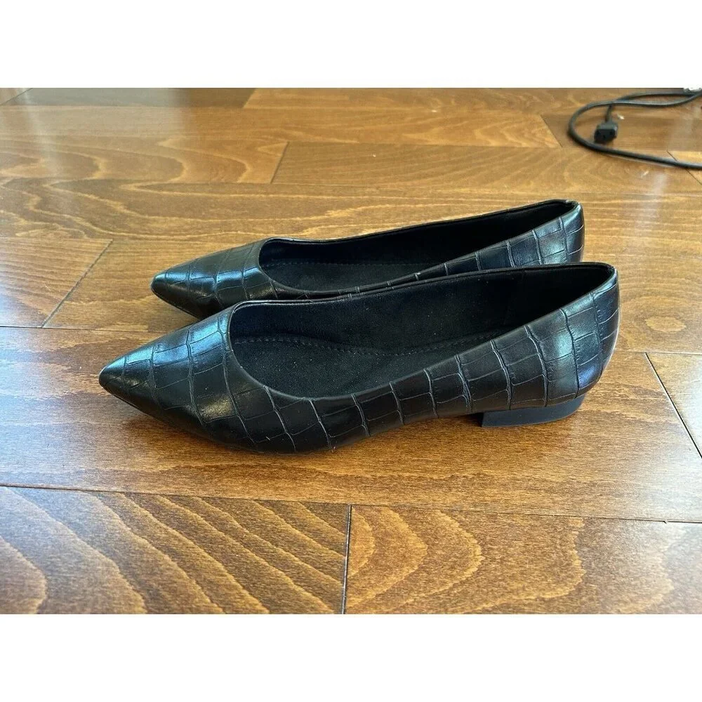 Bella Vita Women's 9.5 W Croc‎ Print Pointed Toe Flat Ballet Closed Toe - Picture 2 of 6